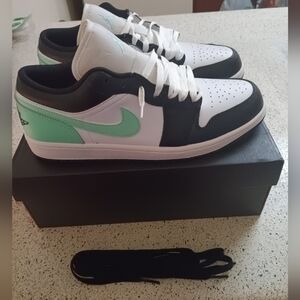 Nike Men's Black and Mint Sneakers